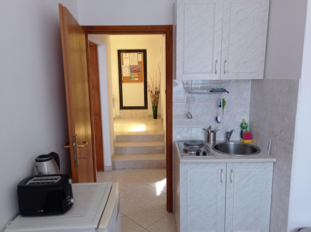 "Sunny" - Studio Apartment Pula Exteriör bild